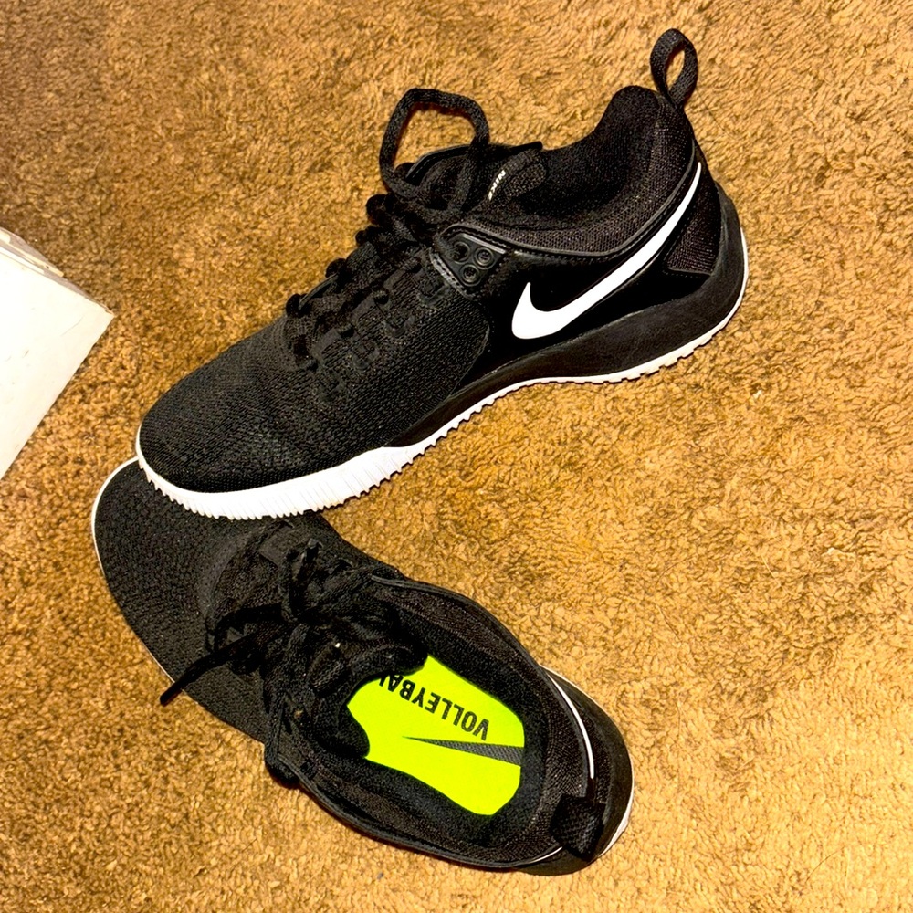 Woman’s Nike hyperace 2 shoes